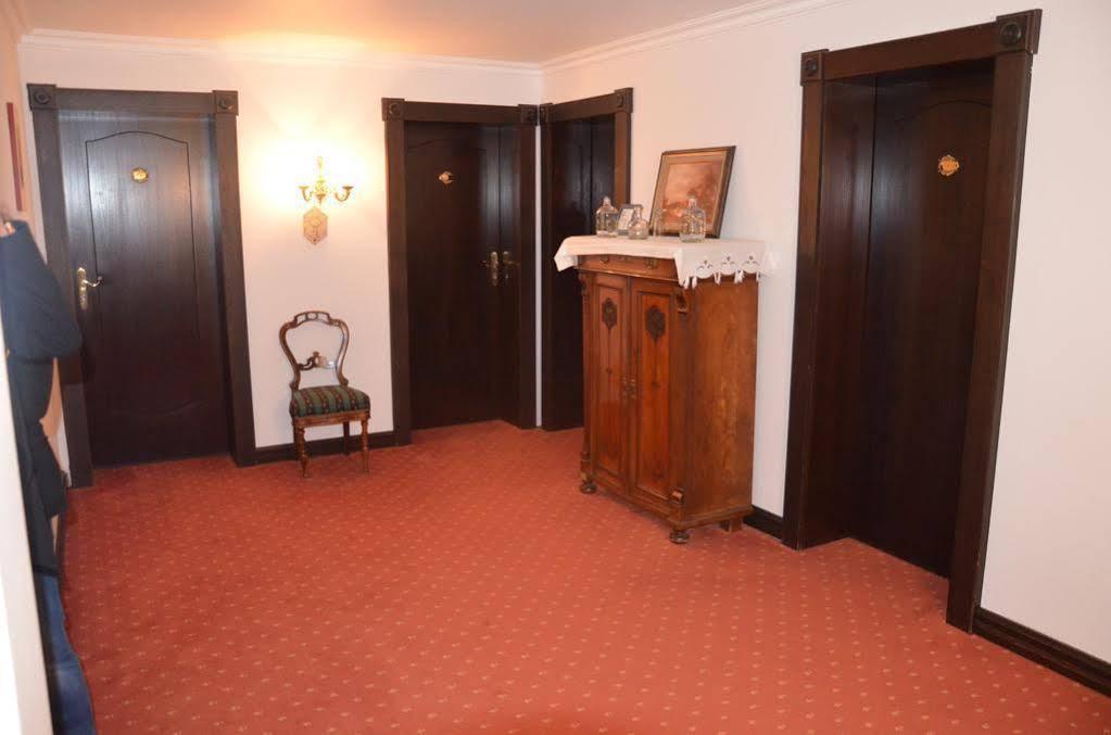 Hotel Zur Traube Moglingen エクステリア 写真