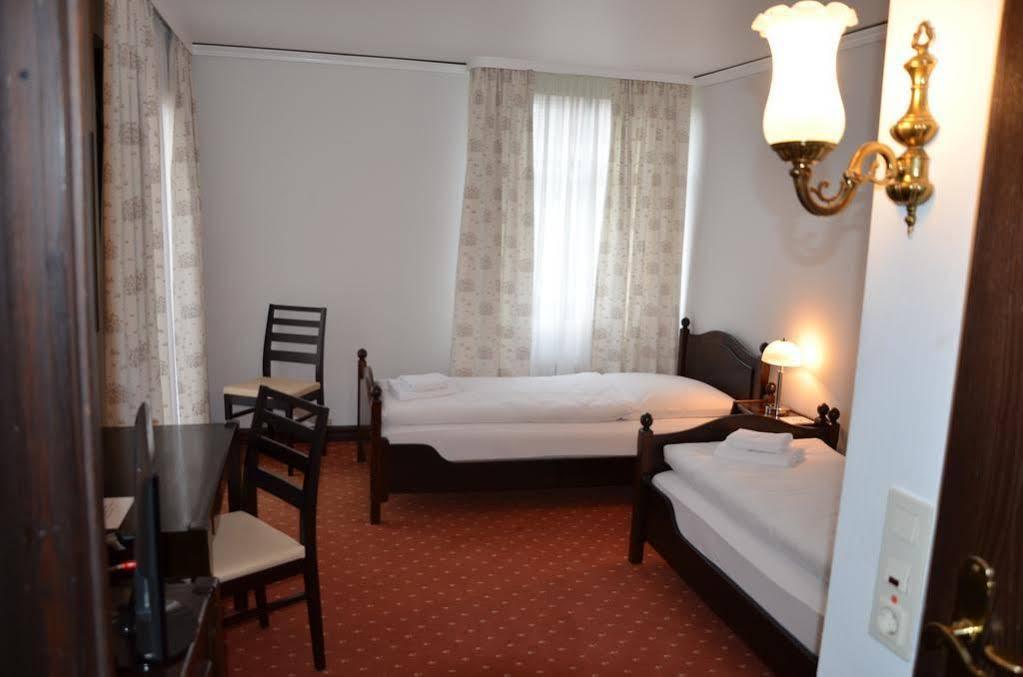 Hotel Zur Traube Moglingen エクステリア 写真