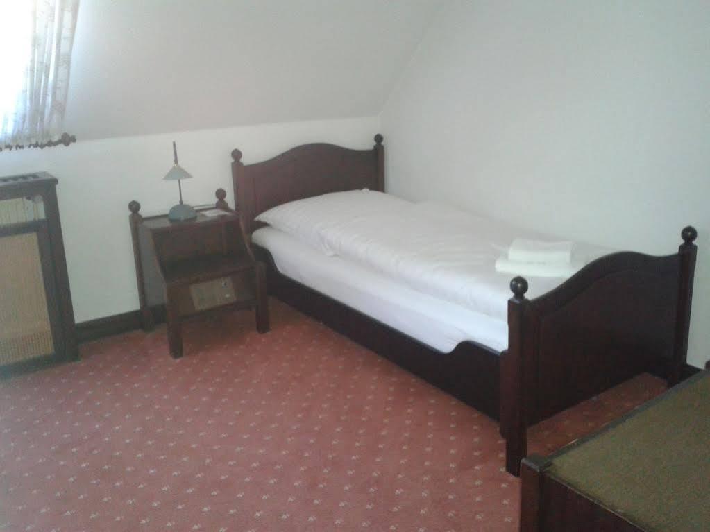 Hotel Zur Traube Moglingen エクステリア 写真